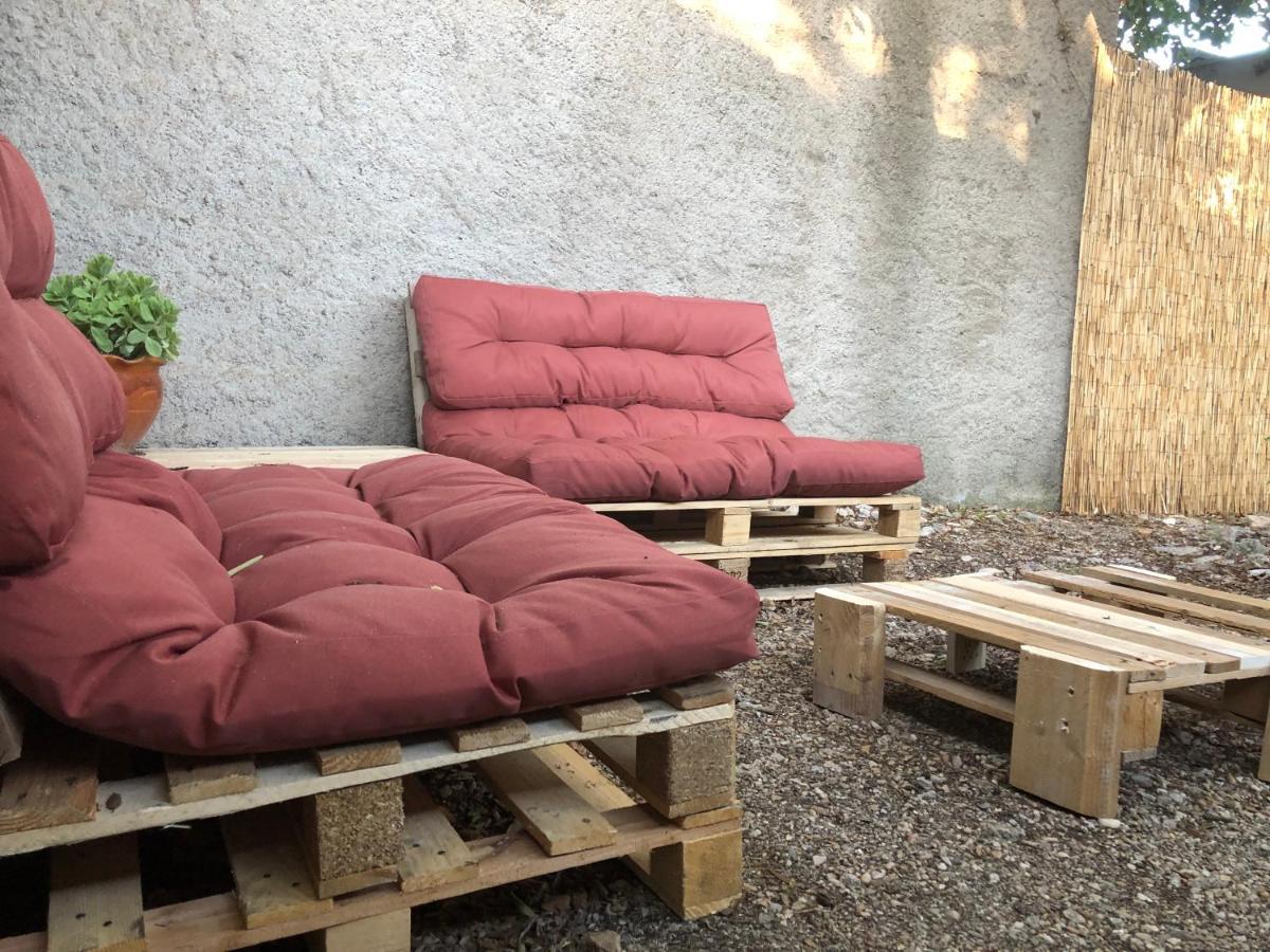 Maisonnette Independante Avec Jardin/Patio 尼姆 外观 照片